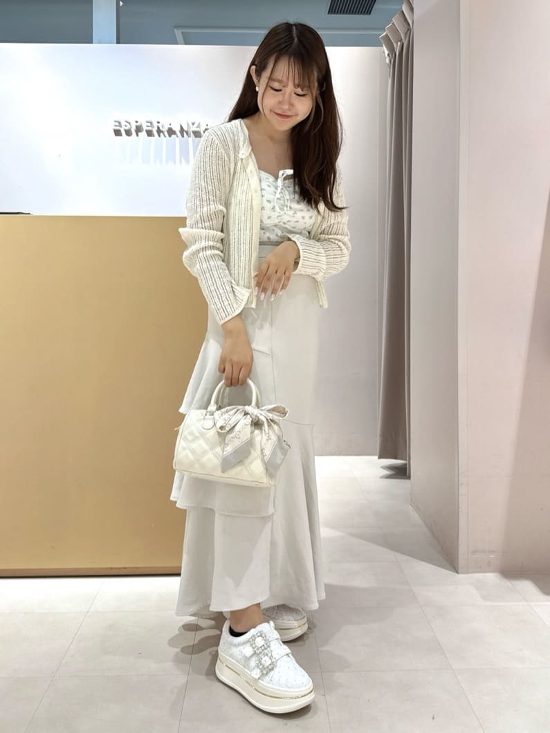 neinaさんの「ESPERANZA｜ビジューバックルWストラップレーススニーカー」を使ったコーディネート