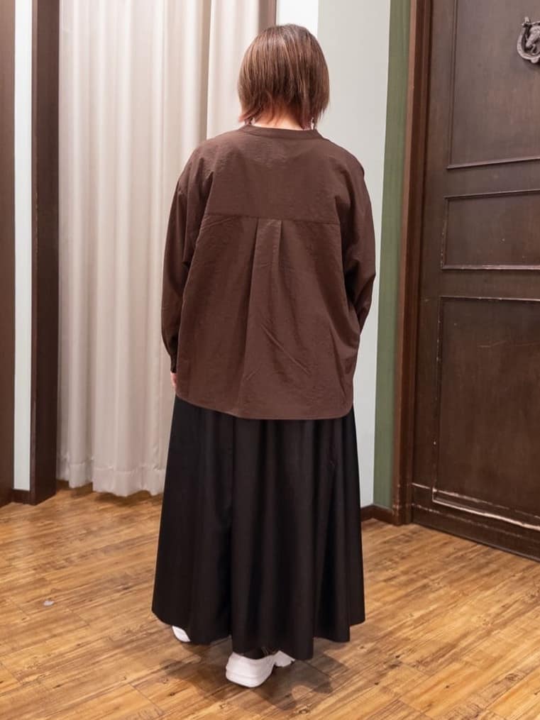 みかりん さんの「SHOO･LA･RUE｜【洗濯機可】羽織りにもなる ビックポケットVネックシャツ」を使ったコーディネート
