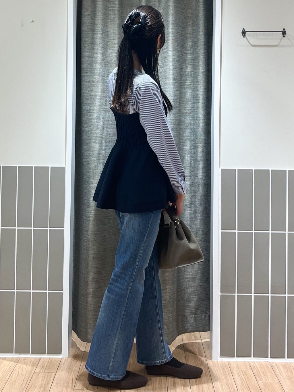 Kotoさんの「grove｜一枚でトレンド完成！体型カバーも叶うニットビスチェドッキングブラウス」を使ったコーディネート