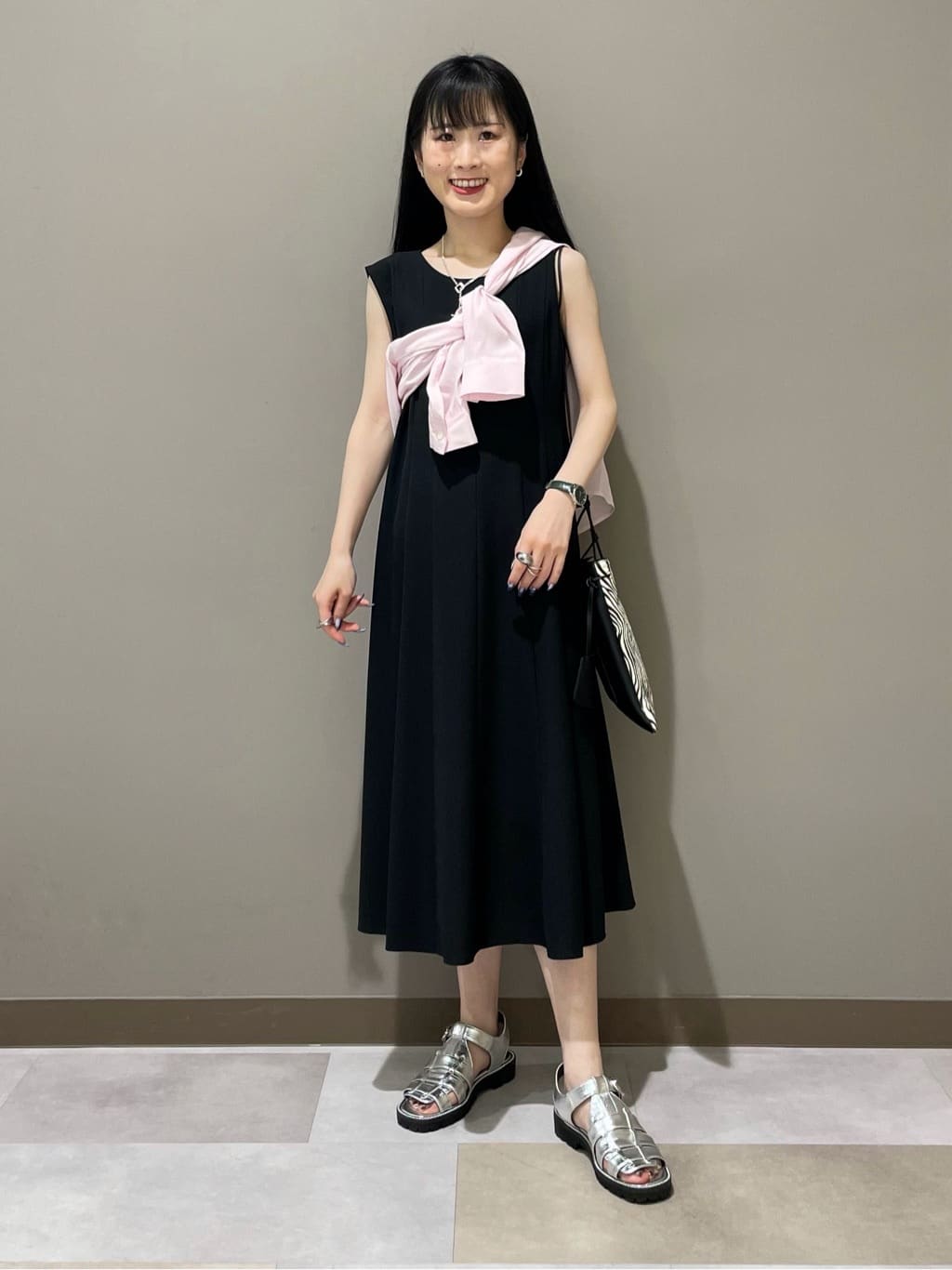 KEIKOさんの「INDIVI｜【美シルエット】ノースリーブワンピース」を使ったコーディネート