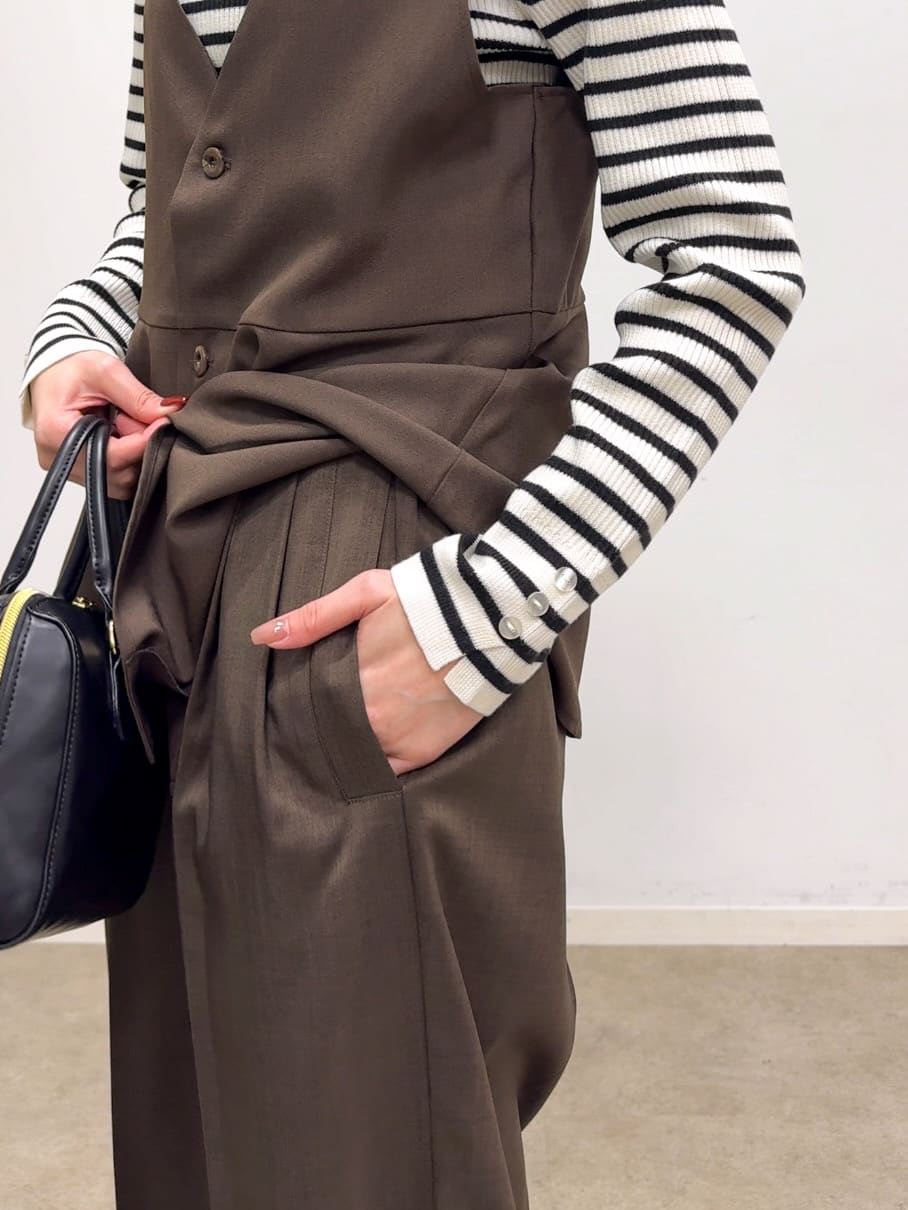 𝐜𝐡𝐢𝐤𝐚さんの「SHOO･LA･RUE｜【S-LL/セットアップ可/洗濯後しわになりにくい】ペプラムジレ」を使ったコーディネート