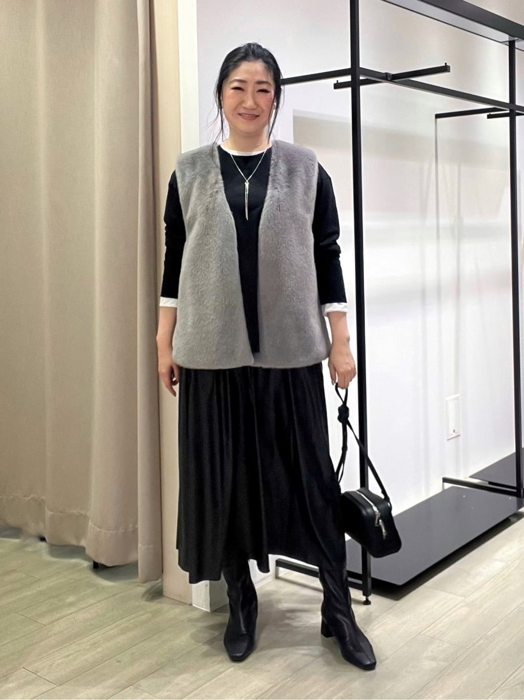 TOMOMIさんの「INDIVI｜ストレッチシアーロングTシャツ」を使ったコーディネート