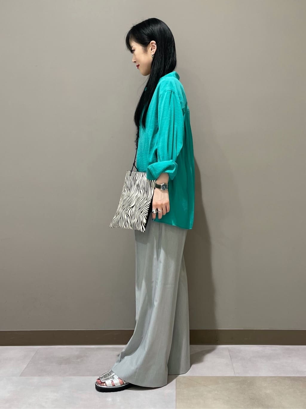 KEIKOさんの「INDIVI｜【体型カバー／清涼感】シアーオーバーシャツ」を使ったコーディネート