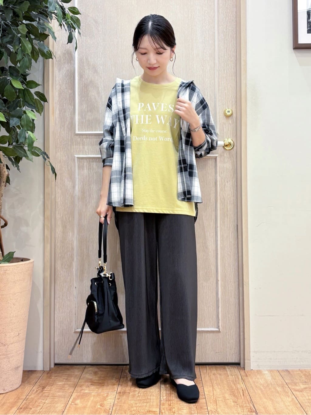 なみさんの「SHOO･LA･RUE｜【S-LL/ひんやり/UV】選べる6柄でそれぞれ欲しくなる プリントTシャツ」を使ったコーディネート