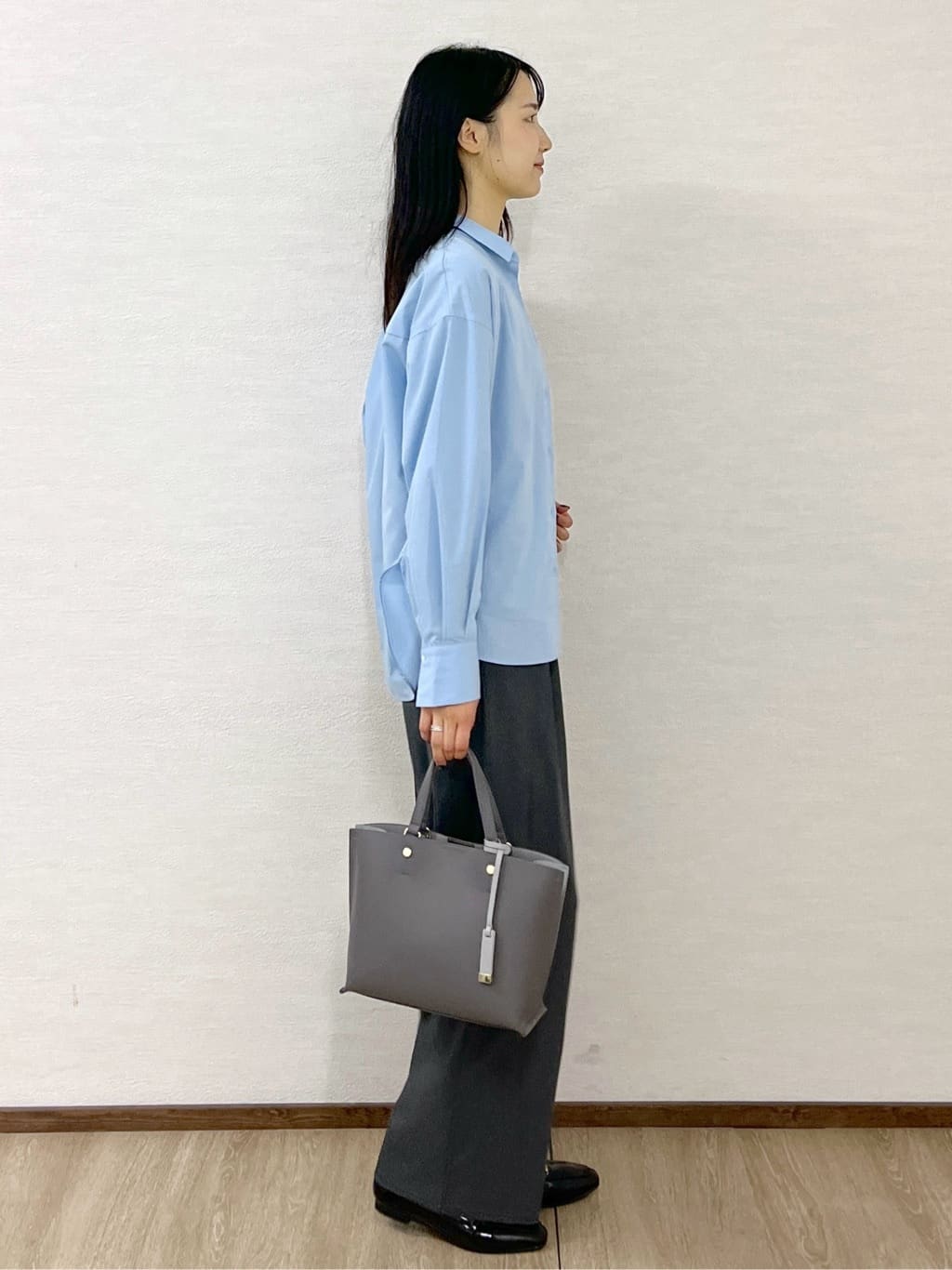 sachikoさんの「OPAQUE.CLIP｜ポケット刺繍レギュラーカラーシャツ【洗濯機OK】」を使ったコーディネート