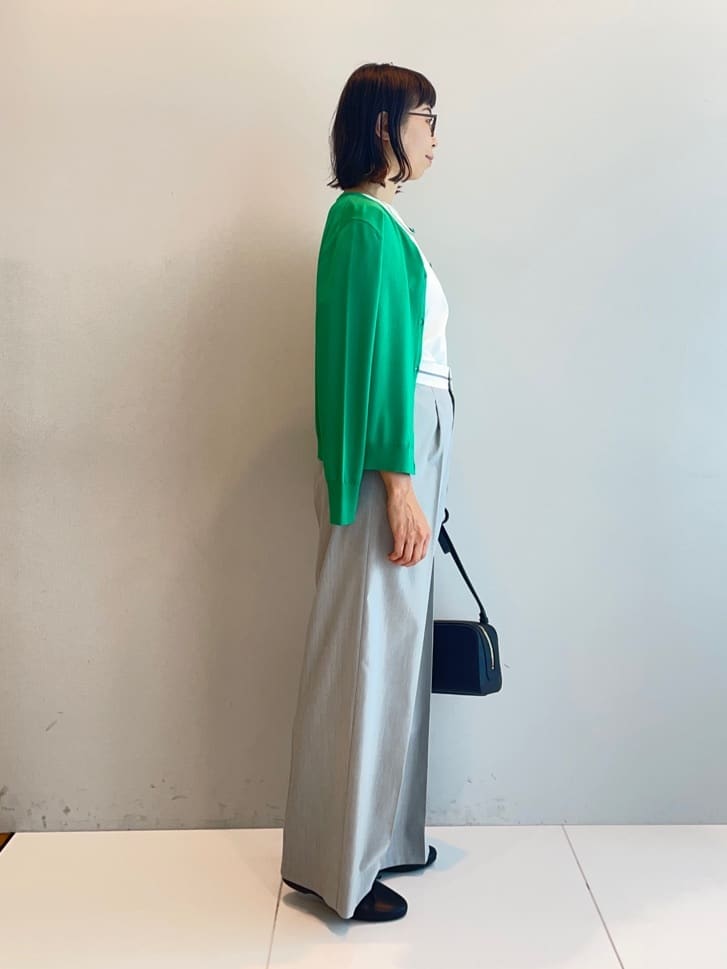 murayamaさんの「INDIVI｜【通年活躍！／アンサンブル可能】クルーネックカーディガン」を使ったコーディネート