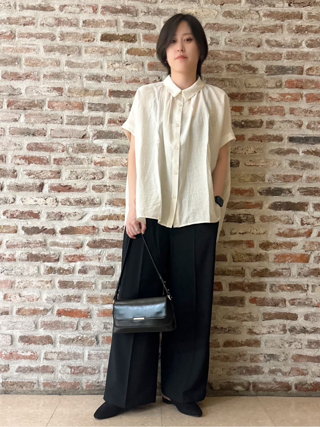 しばさんの「THE SHOP TK｜ギャザーボリュームシャツ【洗濯機OK】」を使ったコーディネート