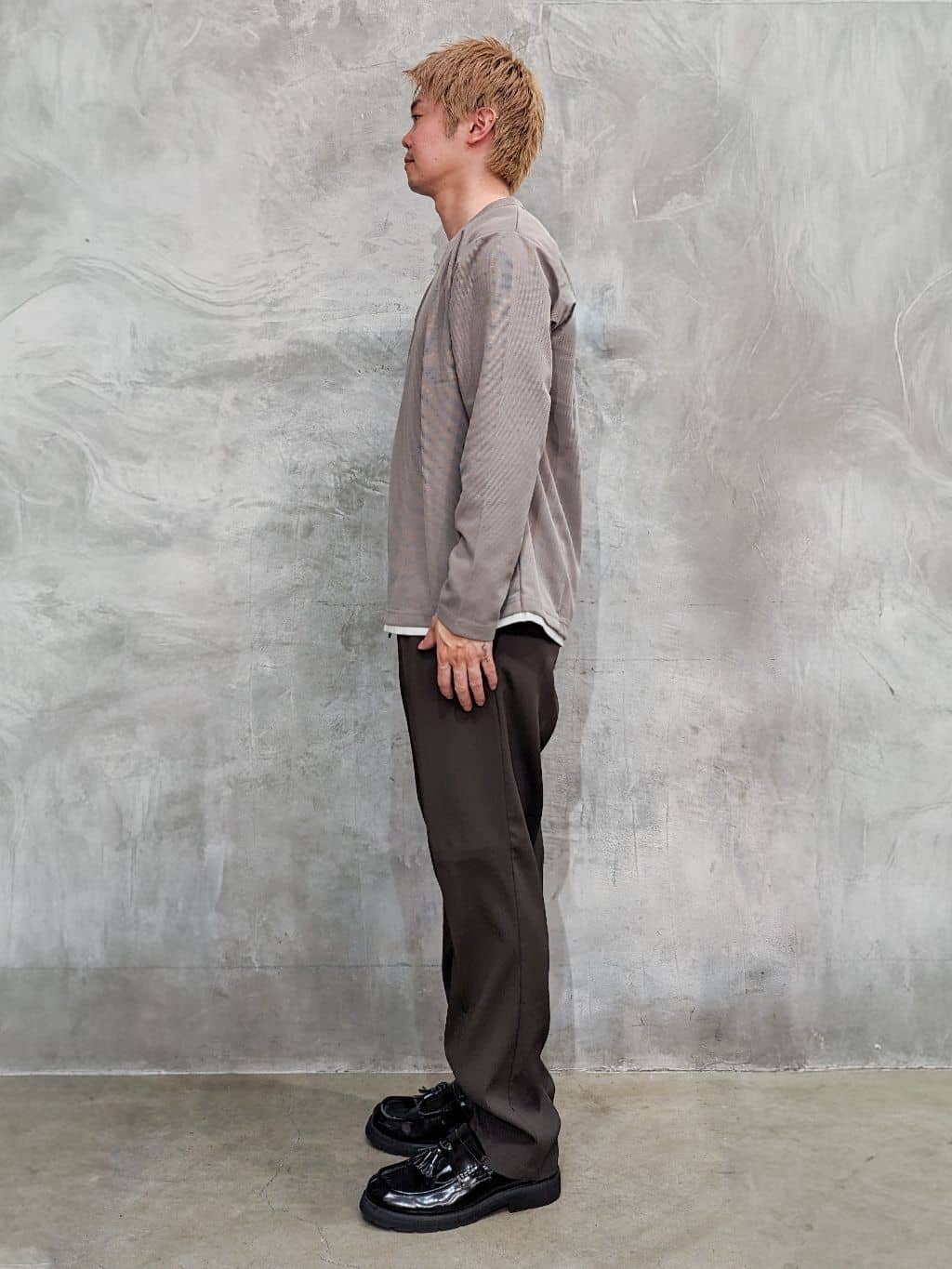 daiさんの「THE SHOP TK｜【Begin/ビギン10月号掲載】楊柳スマートイージーパンツ　軽量/洗濯機OK/セットアップ可」を使ったコーディネート