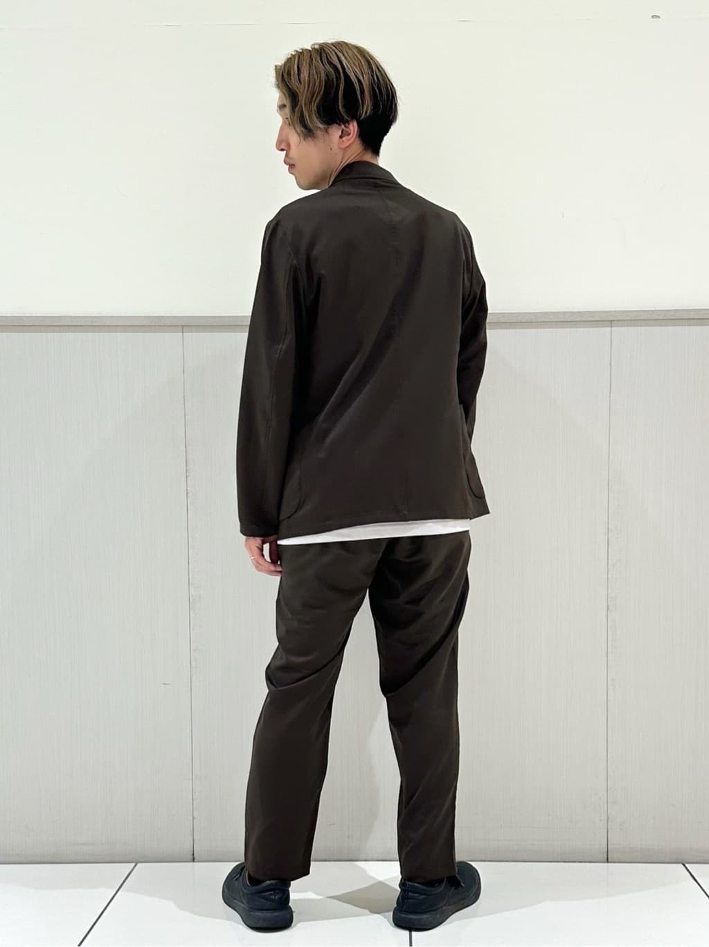 tomoyaさんの「THE SHOP TK｜スムースファイバーリラックスジャケット 【セットアップ可／UVカット／イージーケア／洗濯機OK】」を使ったコーディネート