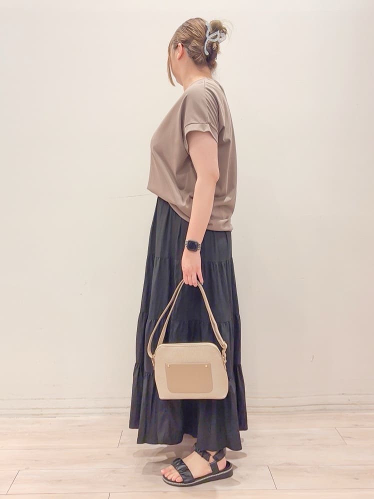 naoさんの「SHOO･LA･RUE｜【S-LL/汗ジミ軽減/ひんやり/UV】体型カバーに タック入りドルマントップス」を使ったコーディネート