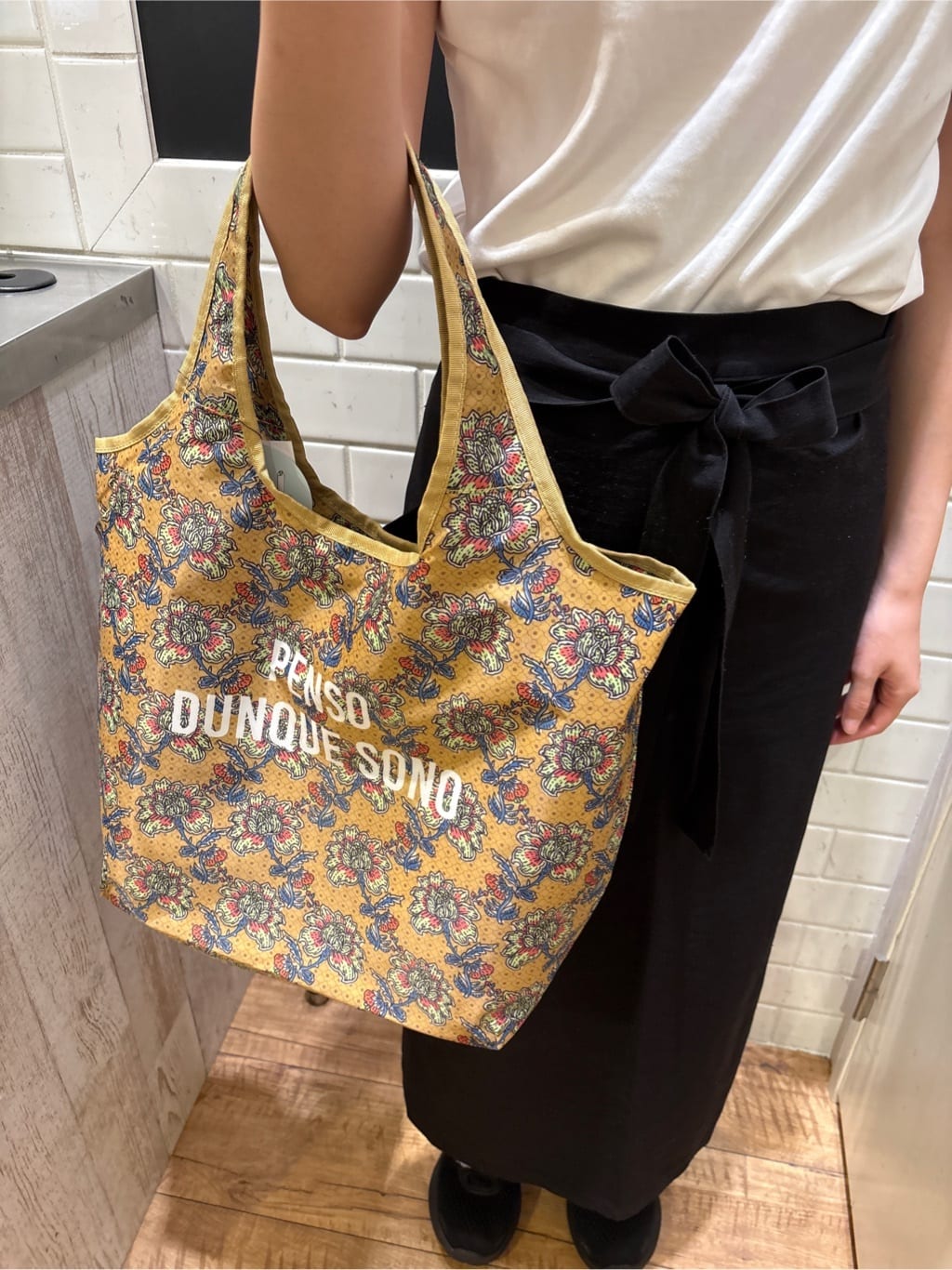 mioさんの「212 KITCHEN STORE｜ラタ 保冷コンパクトエコバッグ フラワーイエロー」を使ったコーディネート