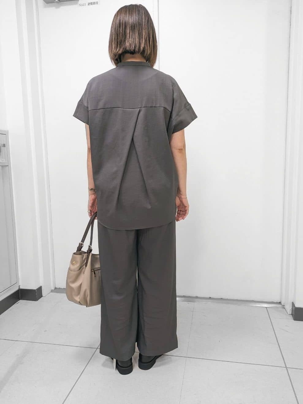 ハッシーさんの「Reflect｜【しっかり収納／小旅行に◎／インナーバッグ入り／ショルダー付き】3WAYデザインバッグ」を使ったコーディネート
