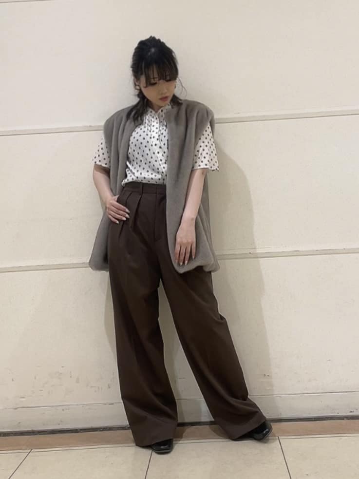 watanabeさんの「UNTITLED｜【トレンド/ジレ】フェイクファーベスト」を使ったコーディネート