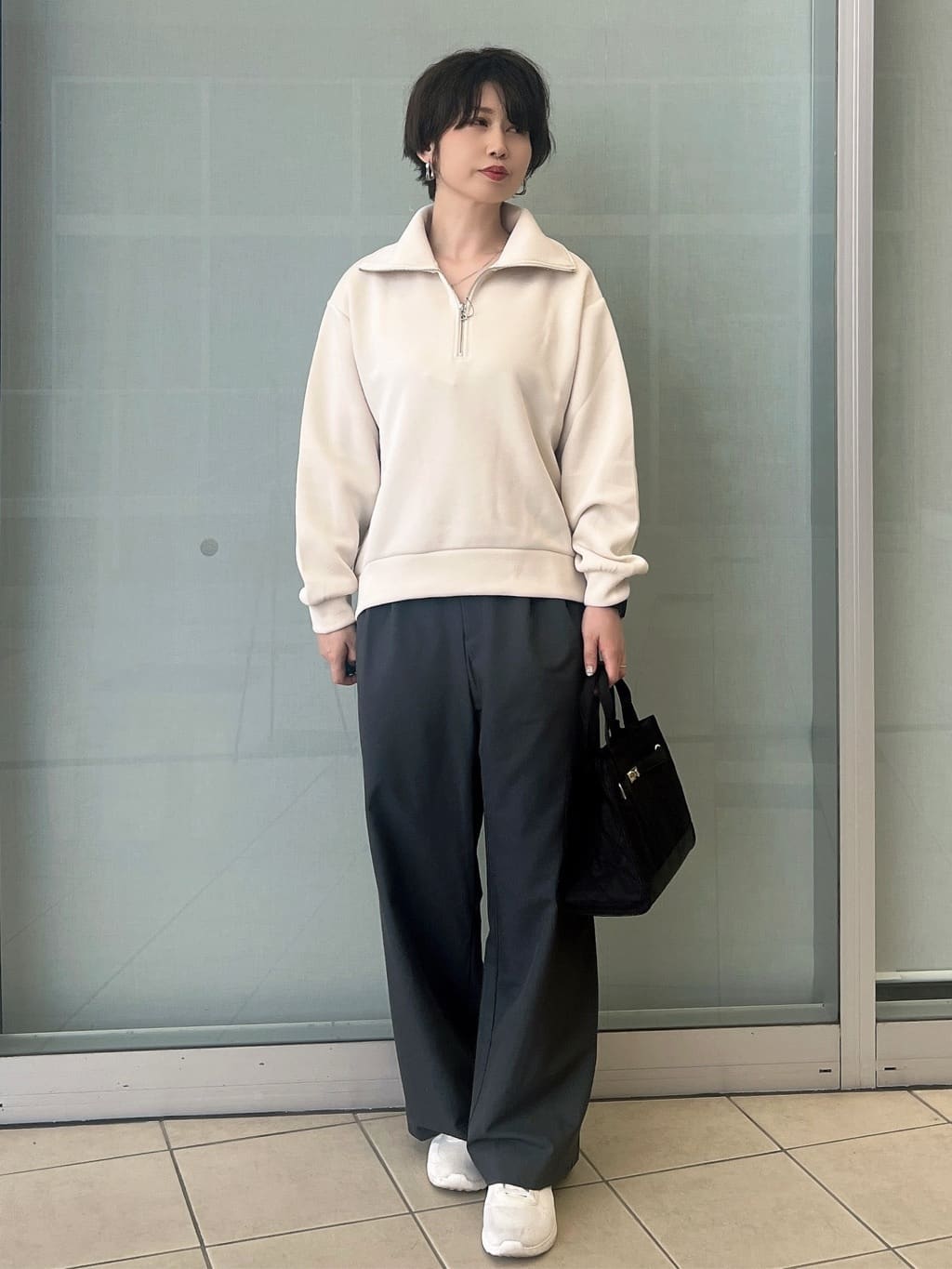 yo-koさんの「OPAQUE.CLIP｜ベルト付きタックワイドパンツ【洗濯機OK】」を使ったコーディネート