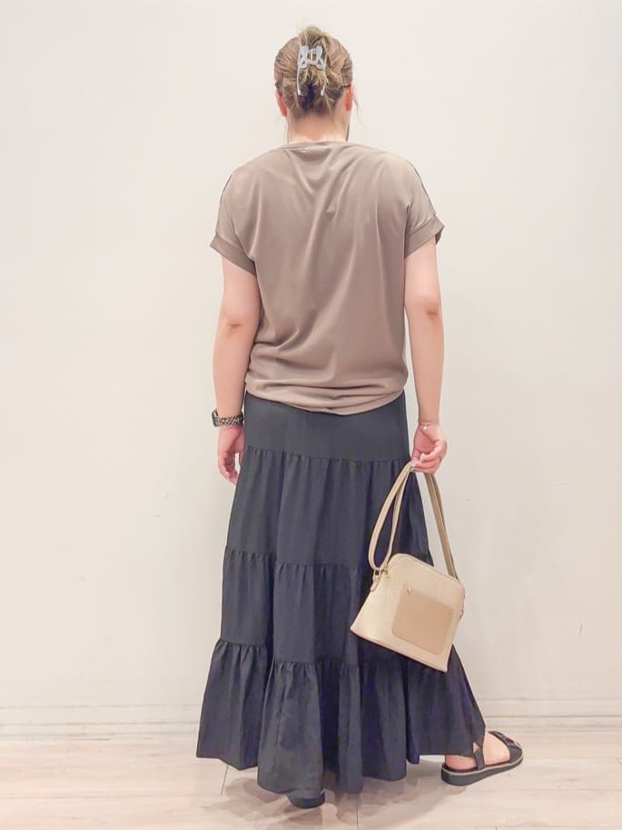 naoさんの「SHOO･LA･RUE｜【S-LL/汗ジミ軽減/ひんやり/UV】体型カバーに タック入りドルマントップス」を使ったコーディネート