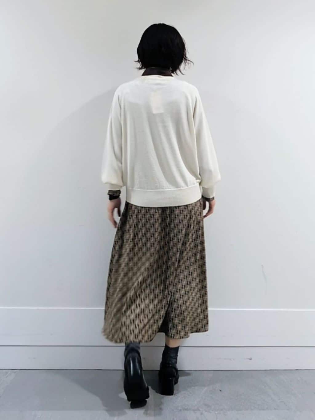 ミズタさんの「UNTITLED｜【8色展開／コンパクト丈】レーヨン混 コクーンニット」を使ったコーディネート