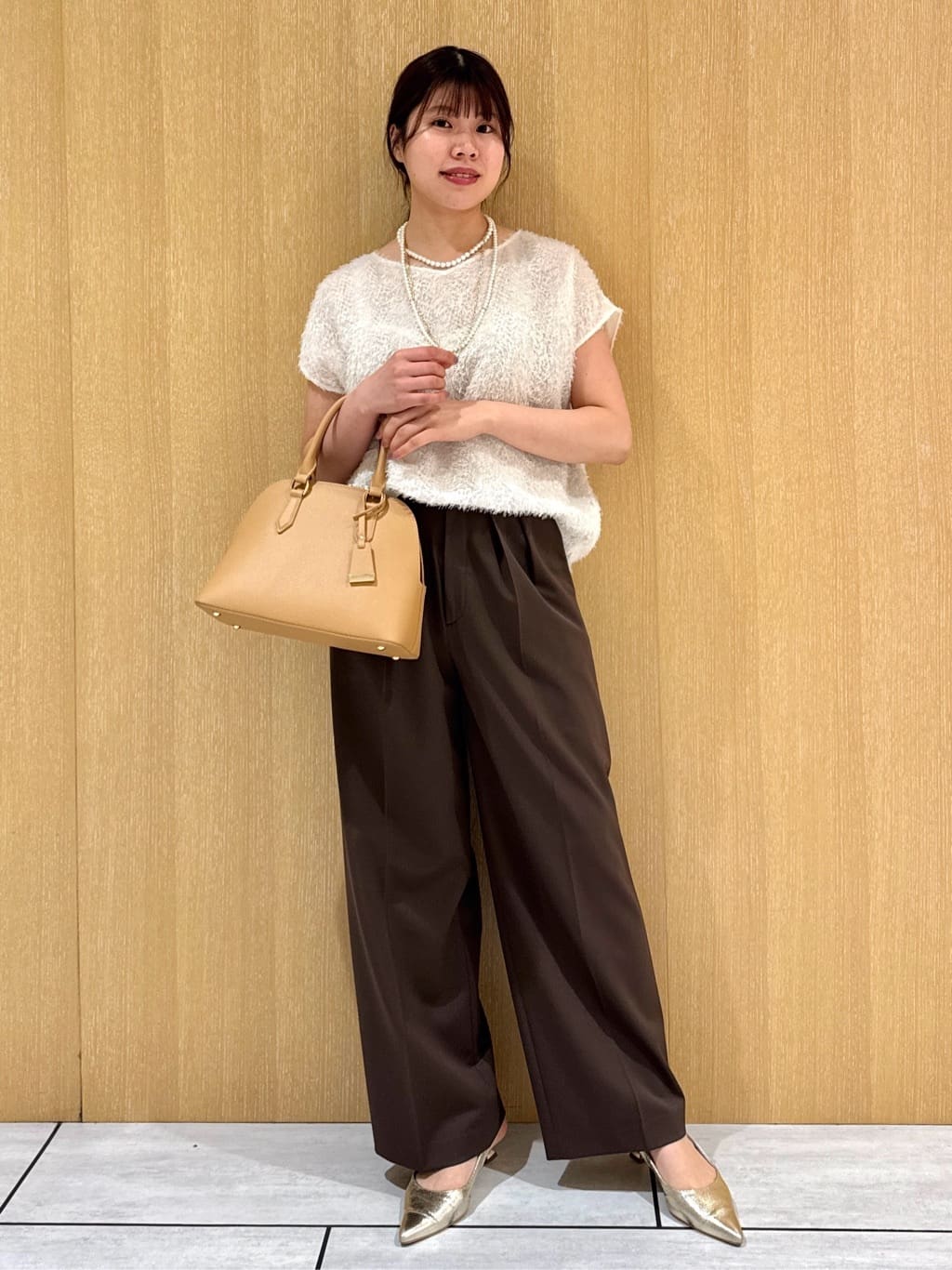 nanaさんの「UNTITLED｜【セットアップ可/洗える】フェザーフレンチスリーブブラウス」を使ったコーディネート