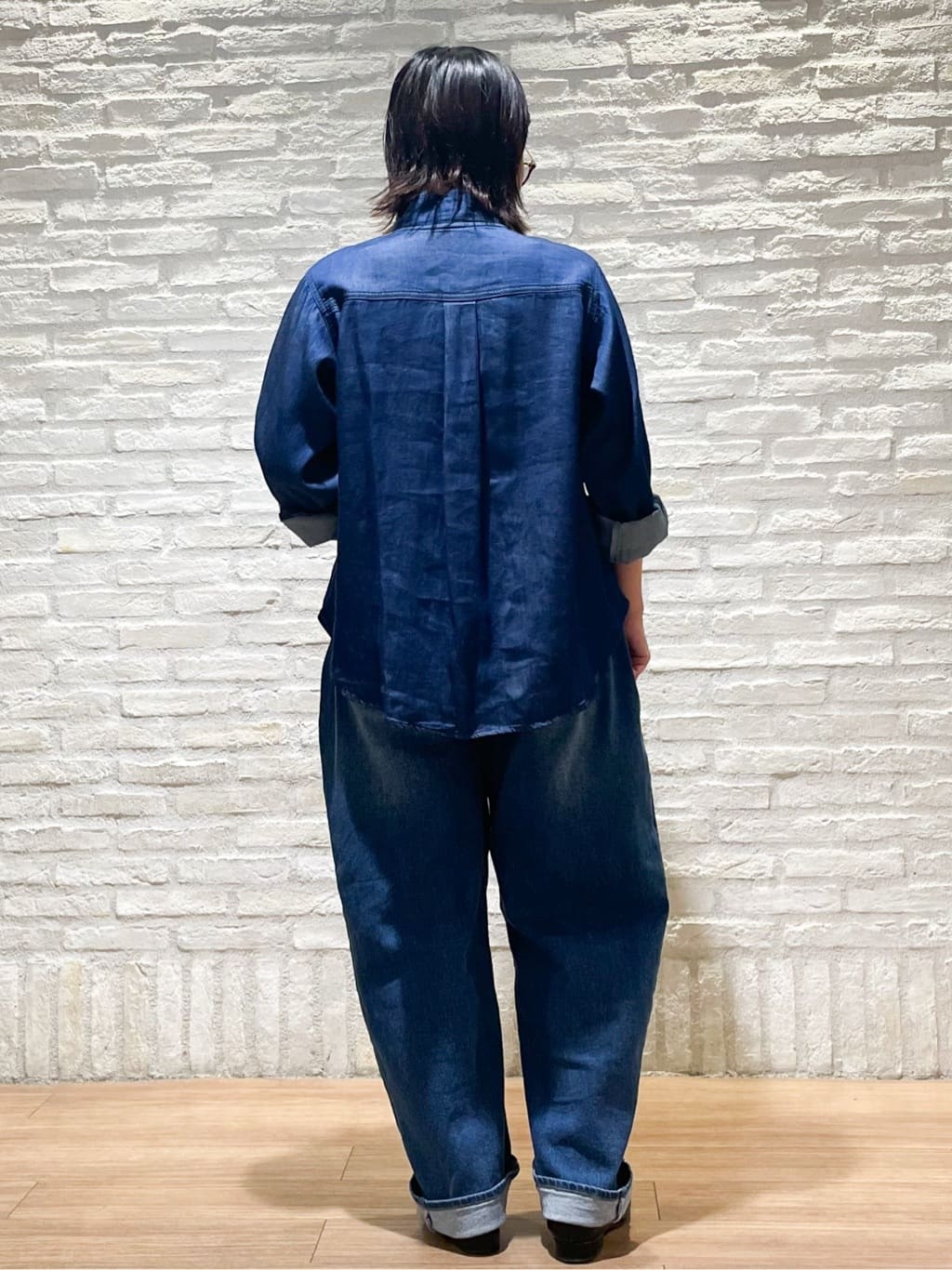 シゲリさんの「OPAQUE.CLIP｜ストレッチバレルレッグデニム【洗濯機洗い可】」を使ったコーディネート