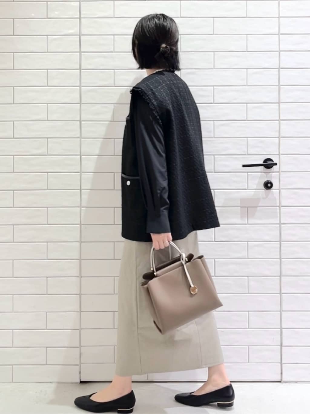 しおりさんの「OPAQUE.CLIP｜バイカラーボウタイブラウス【洗濯機OK】」を使ったコーディネート