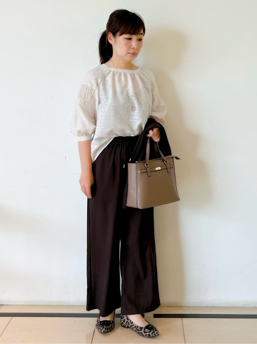 ひーさんの「Reflect｜【ウエスト総ゴム／セットアップ／単品使いOK◎】ベスト＋ストレートパンツセット」を使ったコーディネート