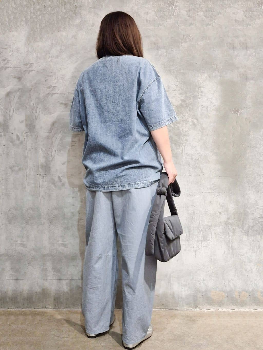 ひさえさんの「THE SHOP TK｜ライトデニム半袖Tシャツ【洗濯機OK】」を使ったコーディネート