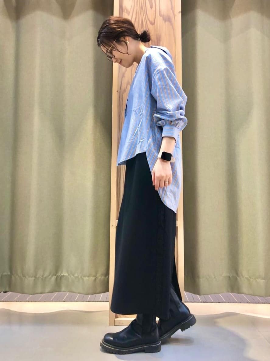 ころさんの「THE SHOP TK｜【後ろ姿もサマになる】ストライプ バックシャーリングシャツ/体型カバー/洗える」を使ったコーディネート