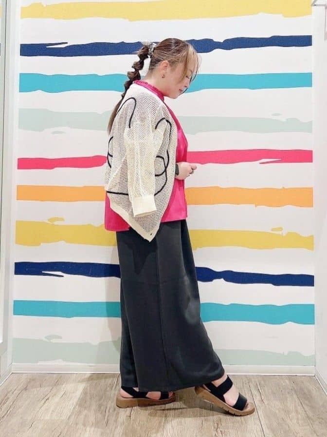 Peeさんの「SHOO･LA･RUE｜【セットアップ可/ひんやり】下半身カバーにも タックスカーチョ」を使ったコーディネート