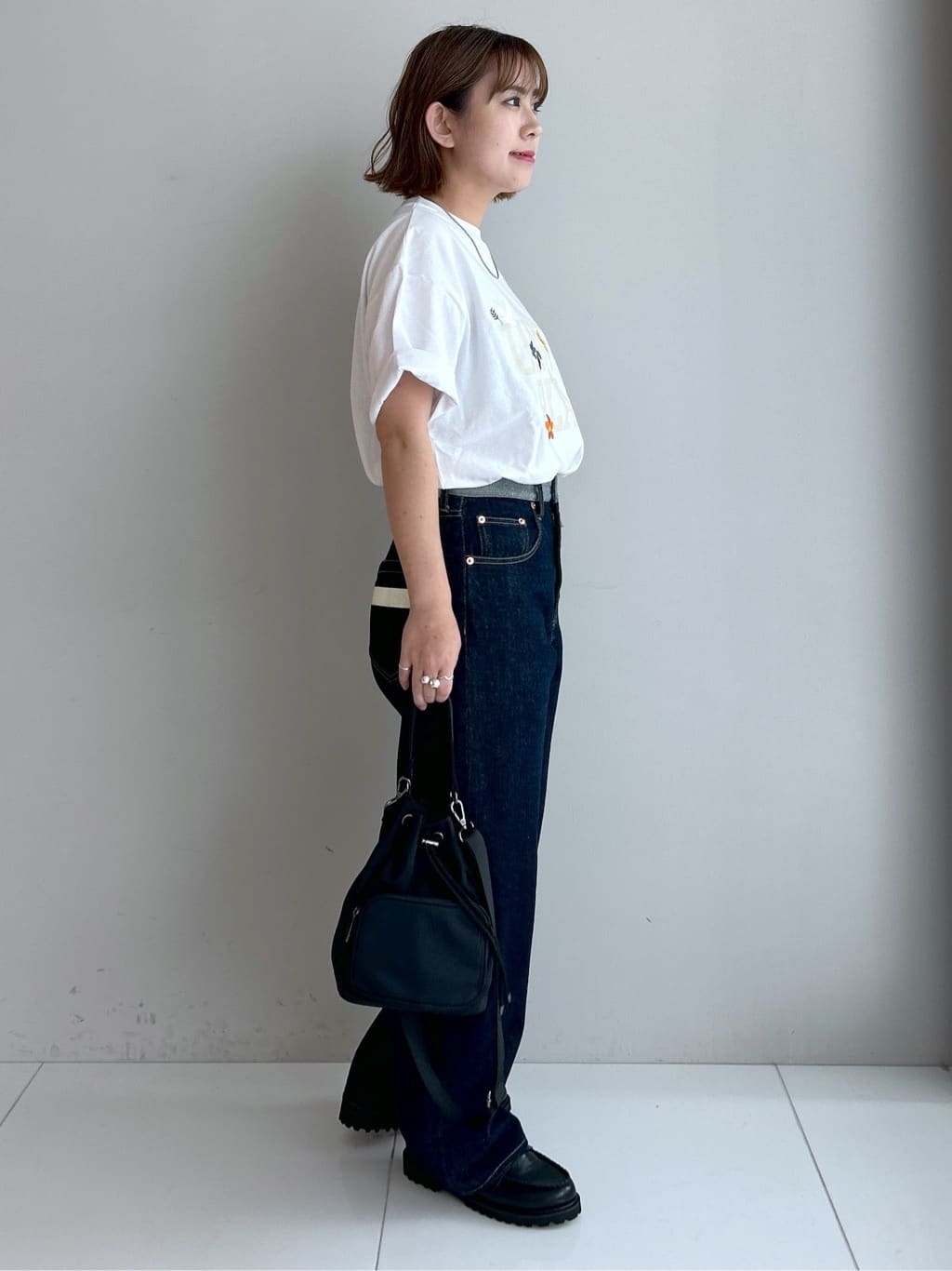 Hirokaさんの「Dessin｜ロゴ刺繍Tシャツ」を使ったコーディネート
