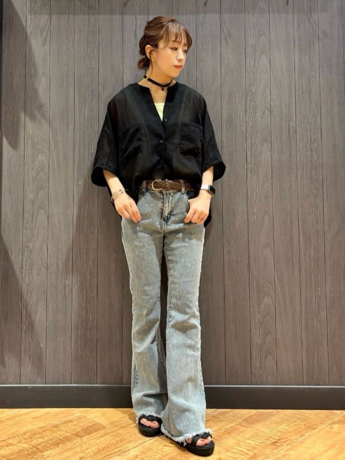 meiさんの「SHOO･LA･RUE｜【ひんやり/S-LL】ストレッチフレアデニム」を使ったコーディネート