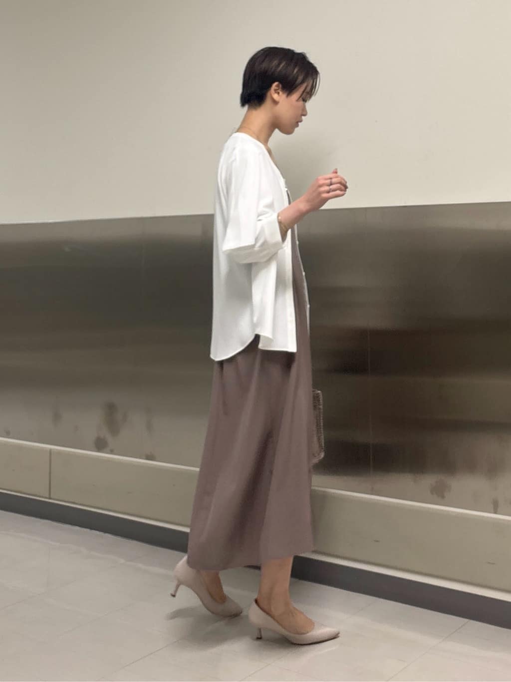 kanaeさんの「INDIVI｜【羽織りとしても活躍！】ケープカラーブラウス」を使ったコーディネート