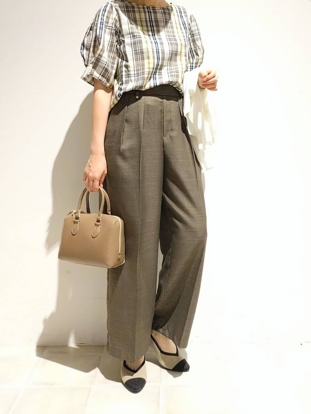 miomioさんの「SHOO･LA･RUE｜【S-LL/5分袖】お袖タックできれいに魅せる 大人のチェックブラウス」を使ったコーディネート