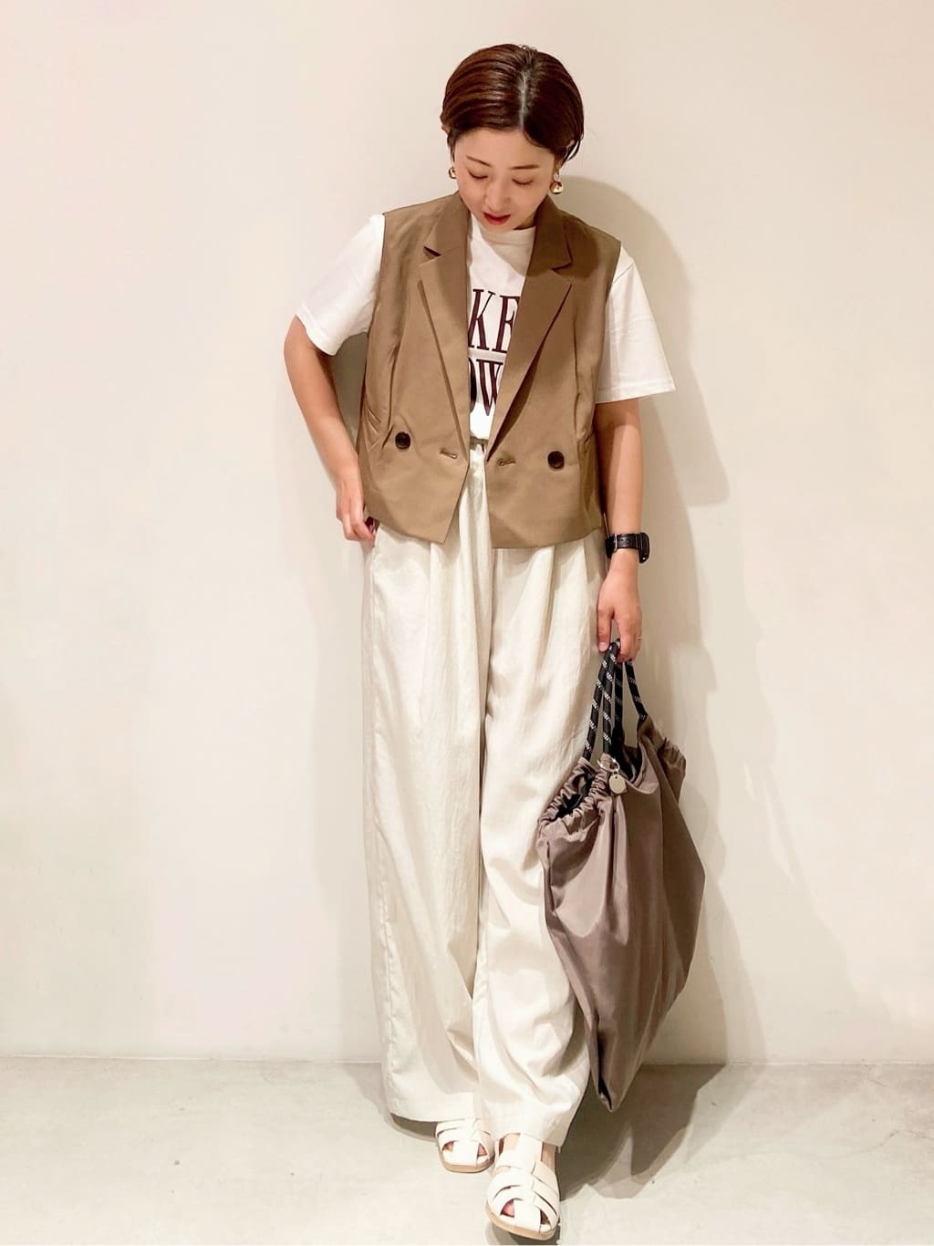 MIHOさんの「OPAQUE.CLIP｜ロゴプリントTシャツ【洗濯機洗い可】」を使ったコーディネート