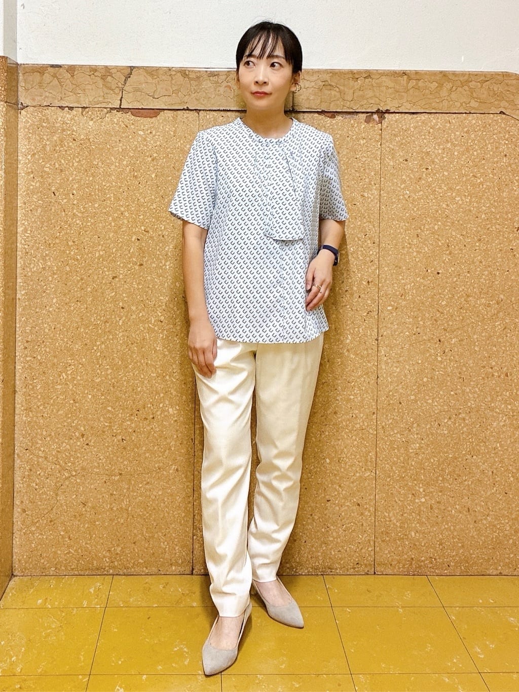hattoriさんの「INDIVI｜【洗える／UVケア】幾何学柄＆無地ボウタイブラウス」を使ったコーディネート