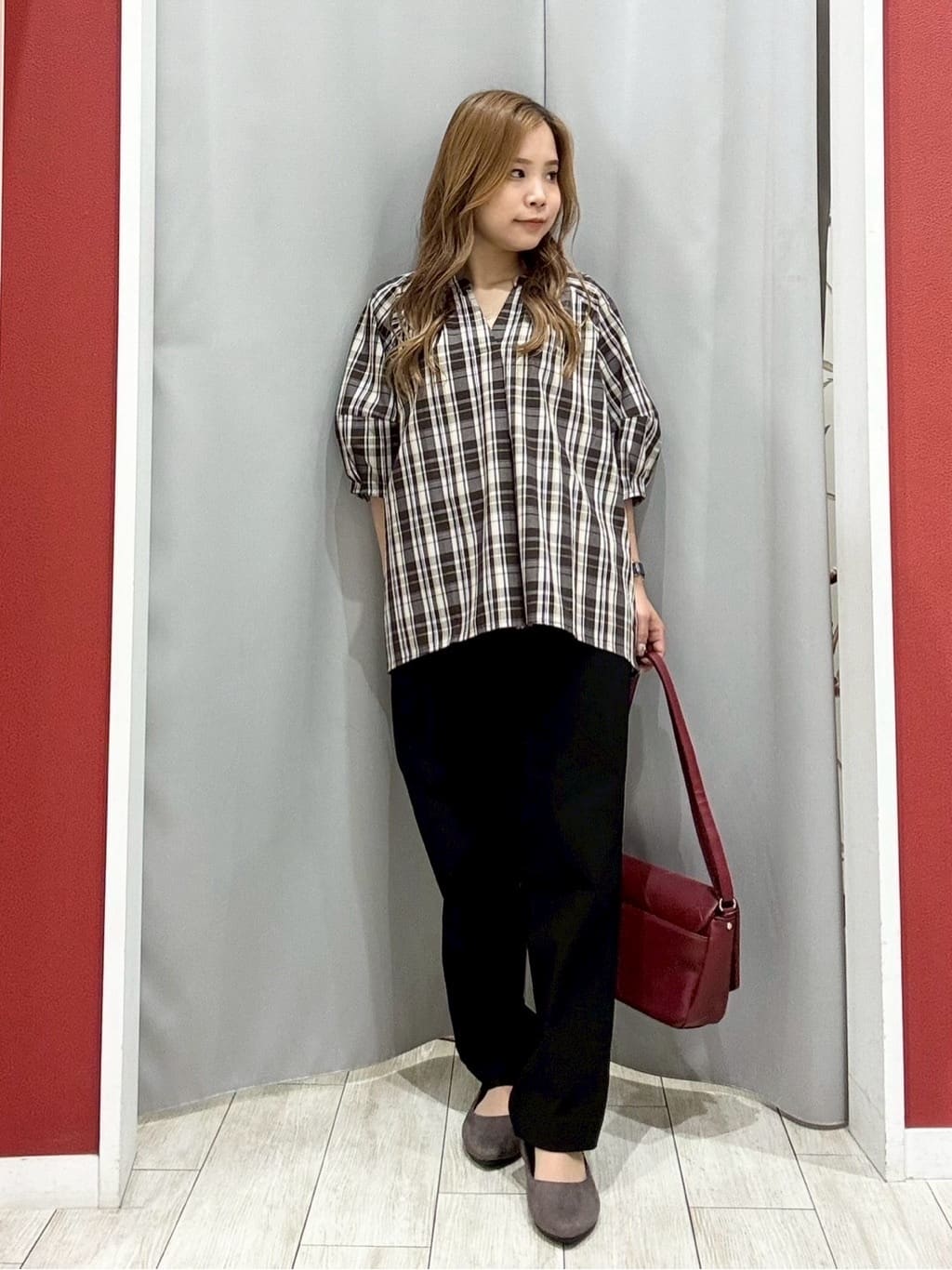 shioさんの「SHOO･LA･RUE｜【洗濯後しわになりにくい】さらっとタッチの 5分袖ドルマンブラウス」を使ったコーディネート