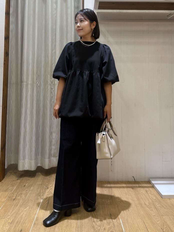 chさんの「THE SHOP TK｜バルーンスリーブペプラムチュニック【洗える】」を使ったコーディネート