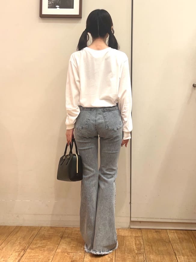 AIRIさんの「SHOO･LA･RUE｜グラフィックアソート ベーシックロンT」を使ったコーディネート