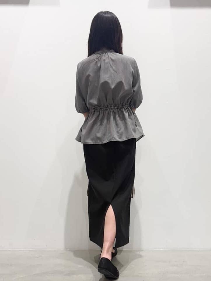 ＷＡさんの「grove｜【二の腕/体型カバー】メリハリシルエットが叶うシャーリングブラウス」を使ったコーディネート