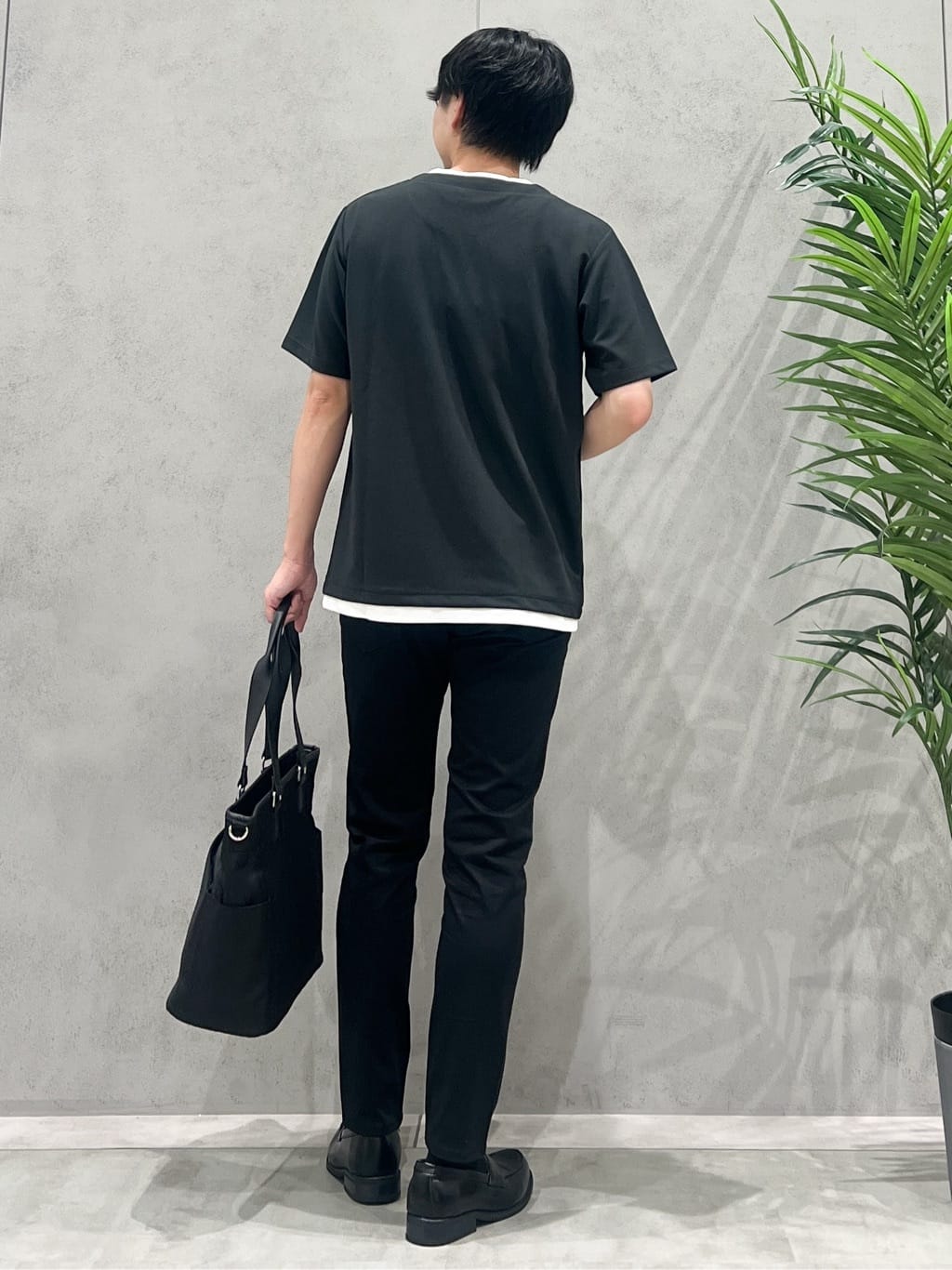 SHI-MAさんの「THE SHOP TK｜ツイルキーネック半袖Tシャツ」を使ったコーディネート