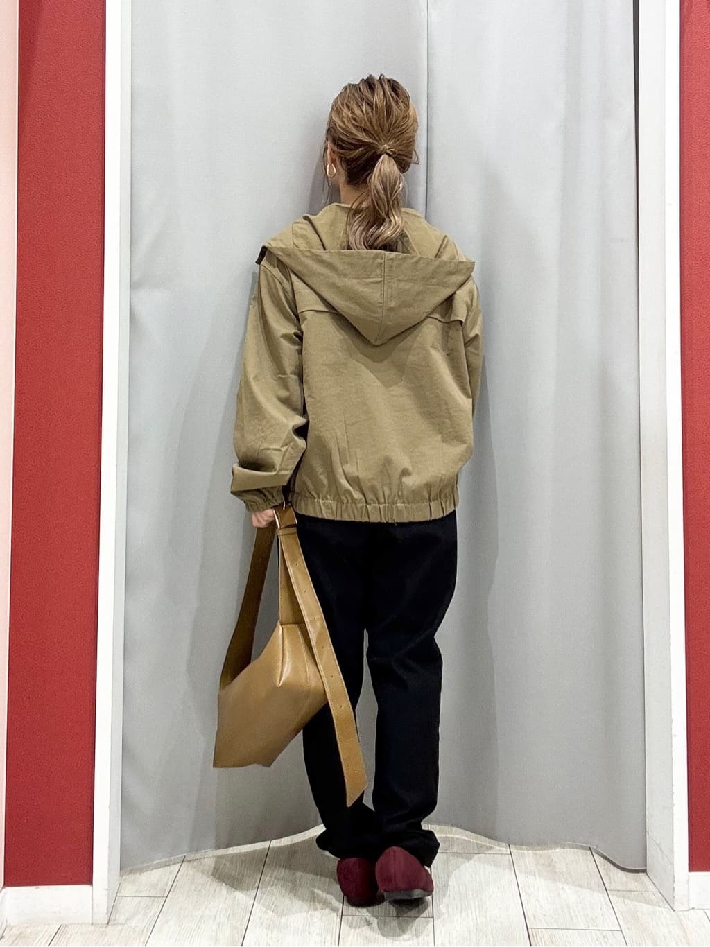 shioさんの「SHOO･LA･RUE｜【洗濯後しわになりにくい】さらっとタッチの 5分袖ドルマンブラウス」を使ったコーディネート