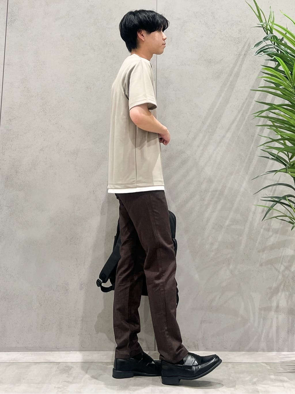 SHI-MAさんの「THE SHOP TK｜ツイルキーネック半袖Tシャツ」を使ったコーディネート