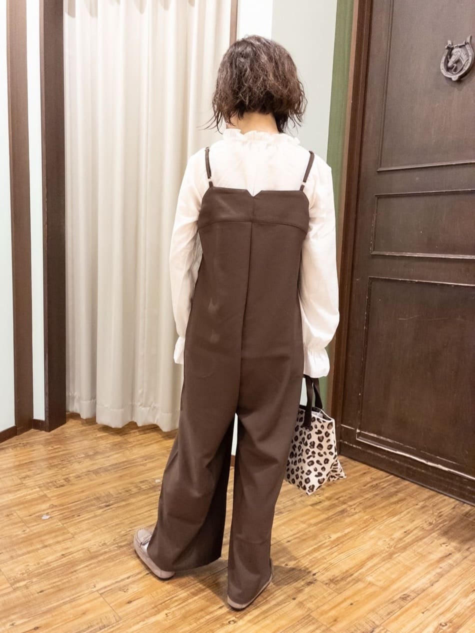 yukaさんの「SHOO･LA･RUE｜【S-LL】大人カジュアルに ベアトップ風 キャミサロペット」を使ったコーディネート