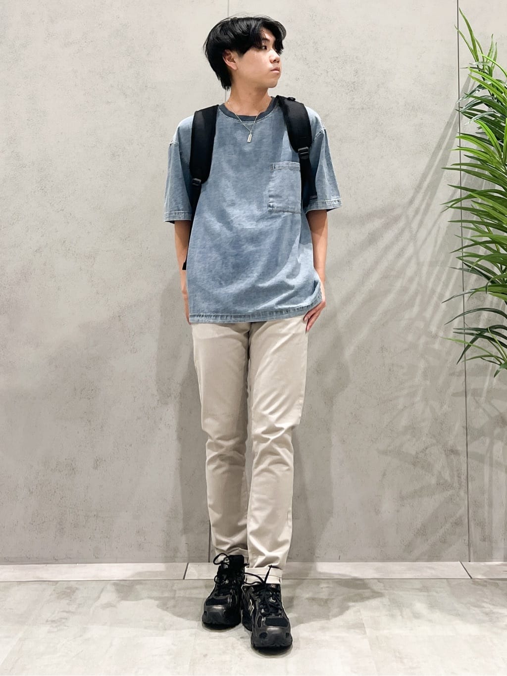 SHI-MAさんの「THE SHOP TK｜ライトデニム半袖Tシャツ【洗濯機OK】」を使ったコーディネート