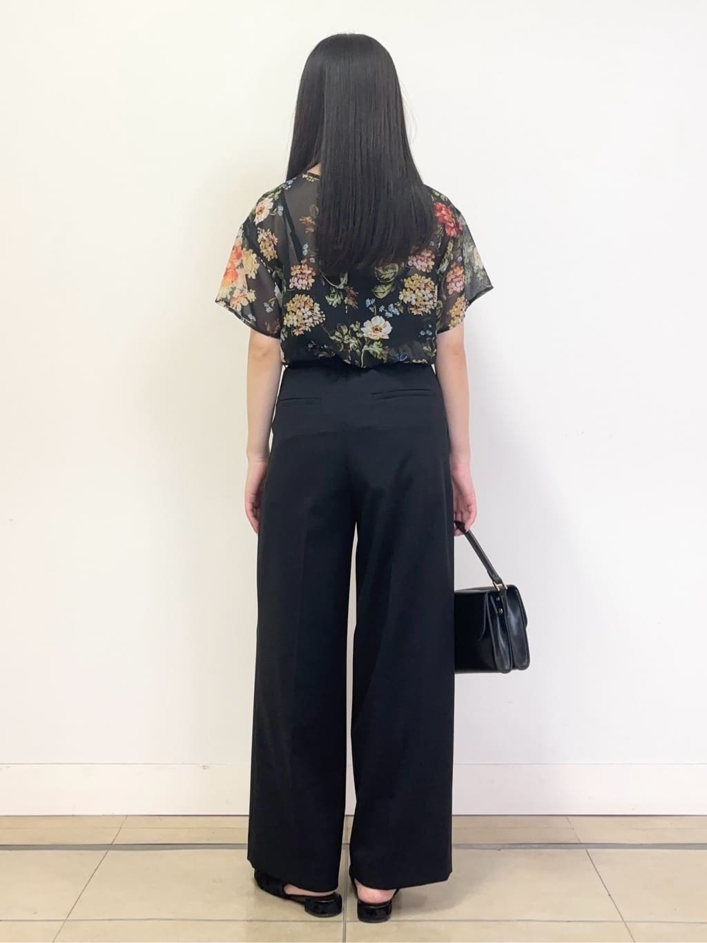 あやかさんの「UNTITLED｜【洗える/はっ水/後ろウエストゴム】ストレッチ2タックワイドパンツ」を使ったコーディネート