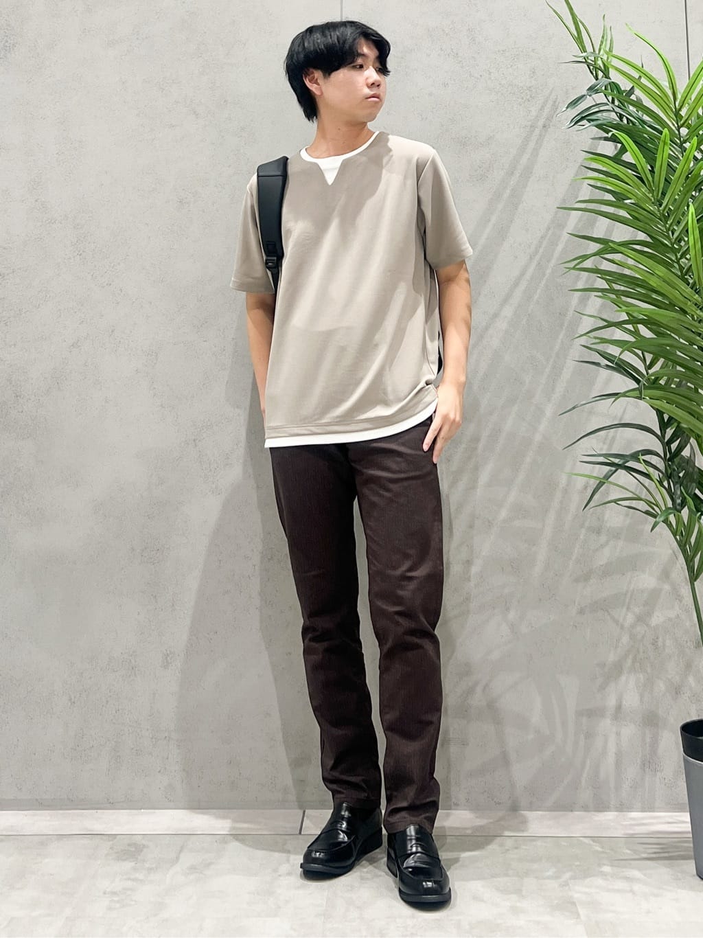SHI-MAさんの「THE SHOP TK｜ツイルキーネック半袖Tシャツ」を使ったコーディネート