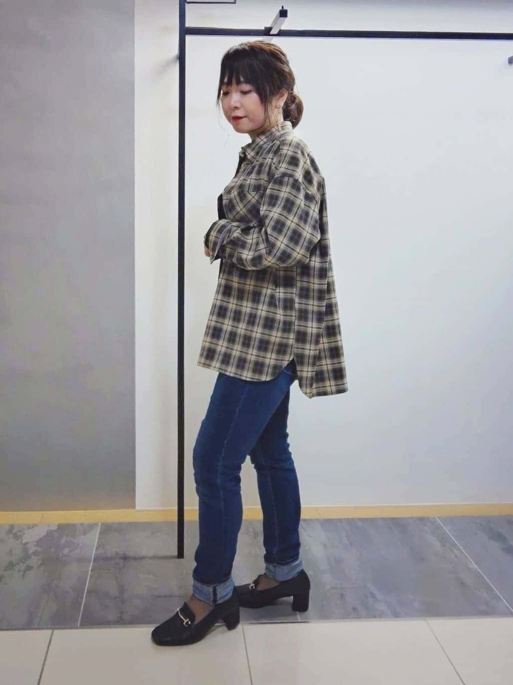 TOMOMIさんの「INDIVI｜【通年活躍！褒められデニム】スキニー デニムパンツ」を使ったコーディネート