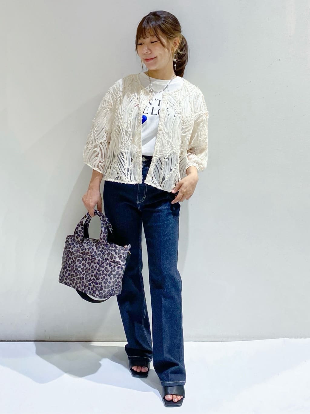 ちぃさんの「OPAQUE.CLIP｜シアー刺繍レース前開きブラウス【洗濯機洗い可】」を使ったコーディネート