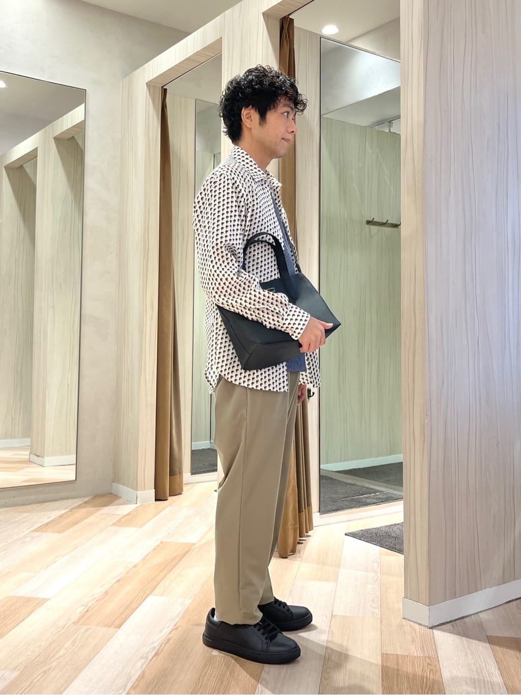 URAさんの「TAKEO KIKUCHI｜ボーラーハット柄 長袖シャツ」を使ったコーディネート