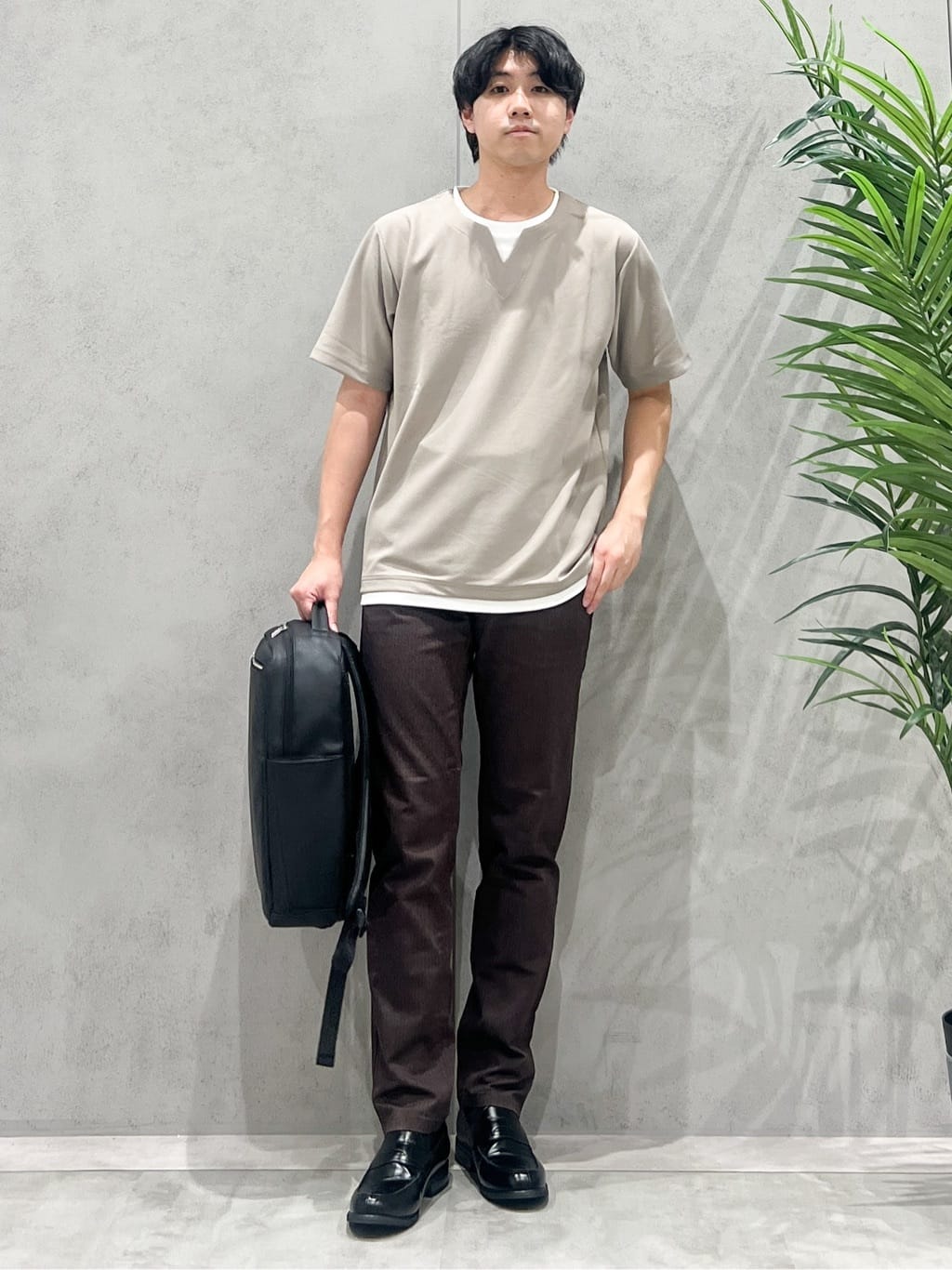 SHI-MAさんの「THE SHOP TK｜ツイルキーネック半袖Tシャツ」を使ったコーディネート