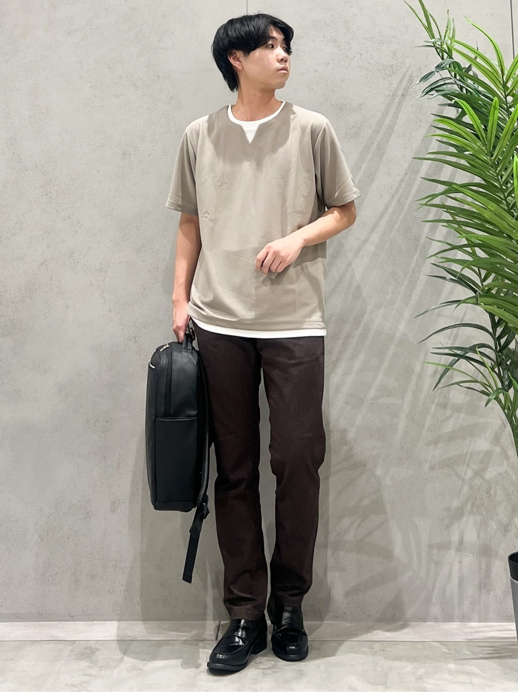 SHI-MAさんの「THE SHOP TK｜ツイルキーネック半袖Tシャツ」を使ったコーディネート