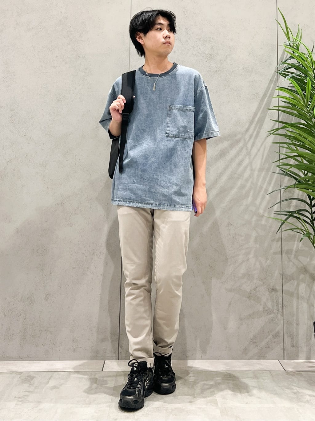 SHI-MAさんの「THE SHOP TK｜ライトデニム半袖Tシャツ【洗濯機OK】」を使ったコーディネート